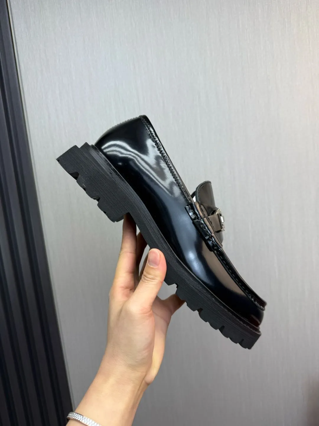 Men's shoes 💰880💰 Ferragamo. [Ferragamo] men's thick-soled loafers, the latest hot style, 1:1 original purchase quality, top quality, imported open-edge beaded cowhide leather on the upper, hand-made three-dimensional stitching highlights the round toe design, the inner foot pads are all imported cowhide, with original lightweight foam outsole, matching code 39-44, (38, 45 custom-made, non-refundable)